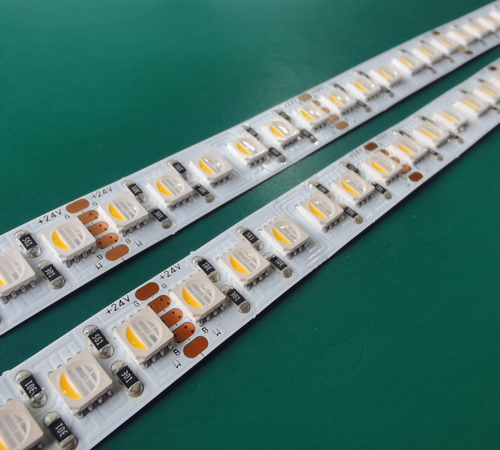 Nieuwe aankomst 2: RGBW LED-striplicht van hoge kwaliteit 120 leds-projectverlichtingsarmatuur.